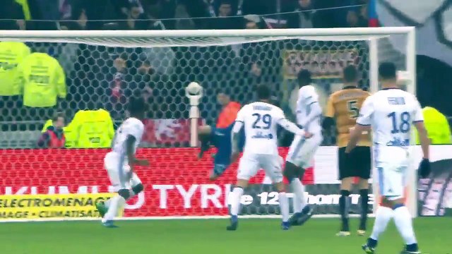 Compilation des plus beaux arrêts d'Anthony Lopes gardien de l'OL