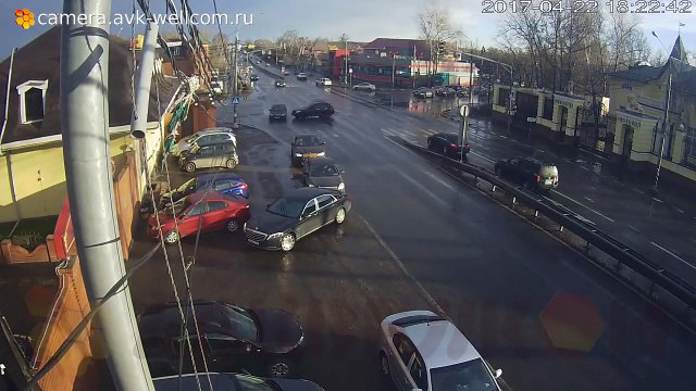 Un chauffard grille la priorité et provoque un gros accident