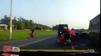 "Xe tải đi ngược chiều cán chết thảm khốc 2 người"