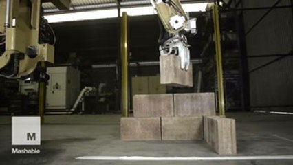 Download Video: Giant robot arm mounted on a truck can build a brick house in 48 hours