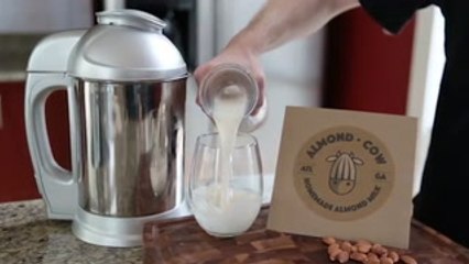 Finally, you can start making almond milk at home for cheap