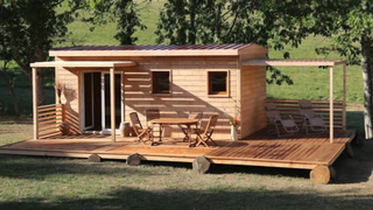 Ditch your nail and hammer. Build your dream house in just 2 days using only wooden bricks.