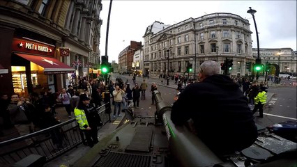 Rouler en char d'assaut dans londres... normal !