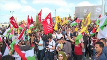 مسيرة لآلاف الفلسطينيين برام الله دعما للأسرى