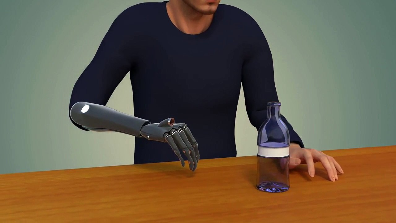 Esta prótesis de mano puede ver y responder de forma automática