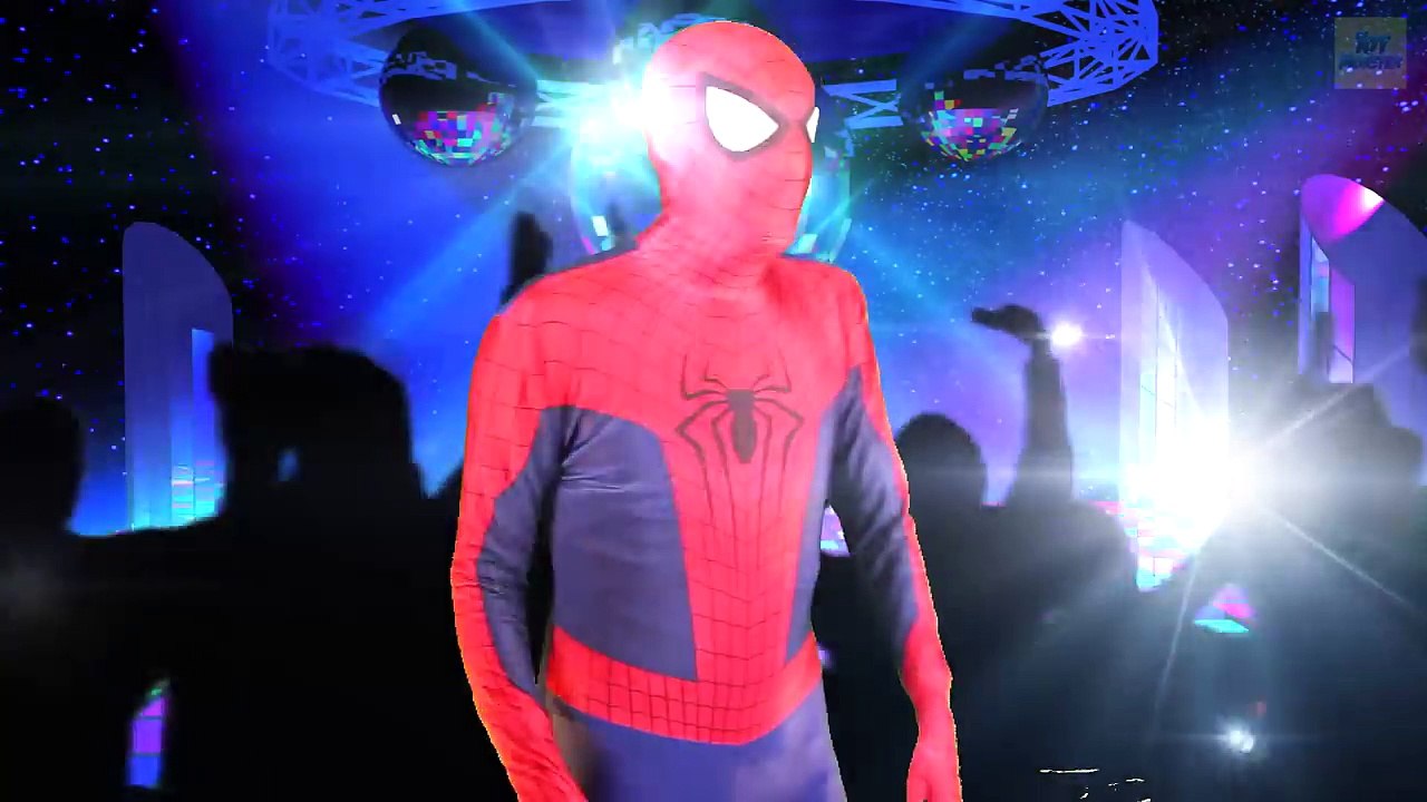 Frozen Elsa DRESS DISGUISE! w/ Spiderman Joker Anna Rapunzel Crying Baby Police Car! Superhero Fun!