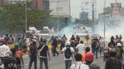 Tensión en Venezuela: Autoridades dispersan manifestación con gases