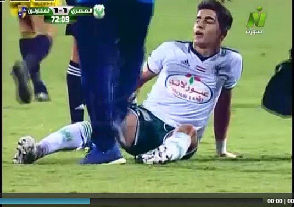 اونش ينفعل على حسام حسن لتغيره له وابراهيم حسن يصفعه على جه للاعتراض