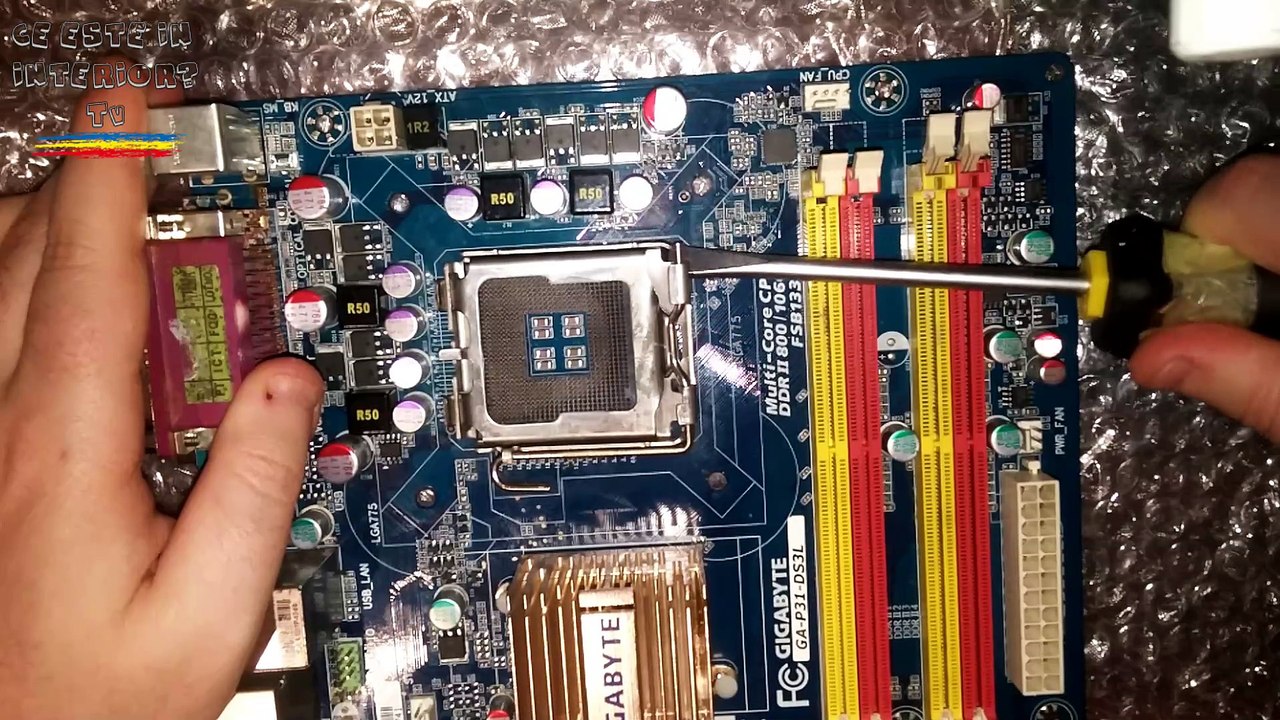 Ce este in interiorul unui socket de procesor? #18