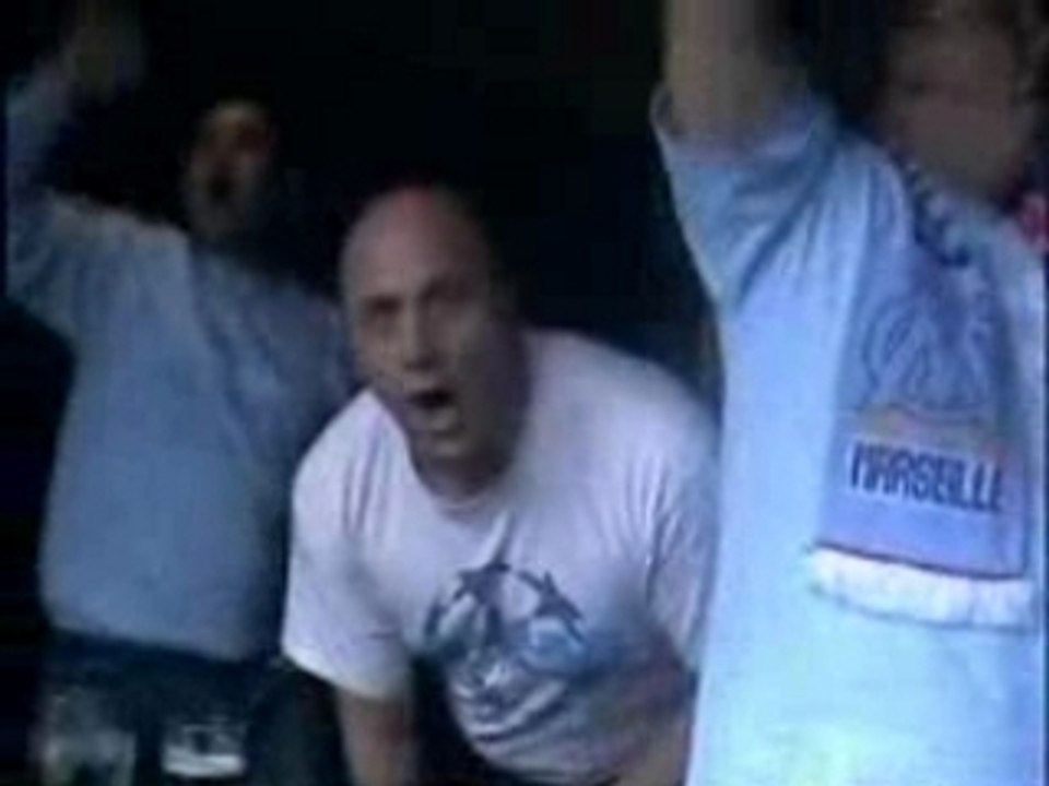 LIVERPOOL OM 2007 AMBIANCE DANS LE PUB ULTRAS MARSEILLE