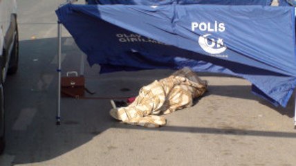 Valizini Alarak Evden Çıkan Karısını Öldürdü