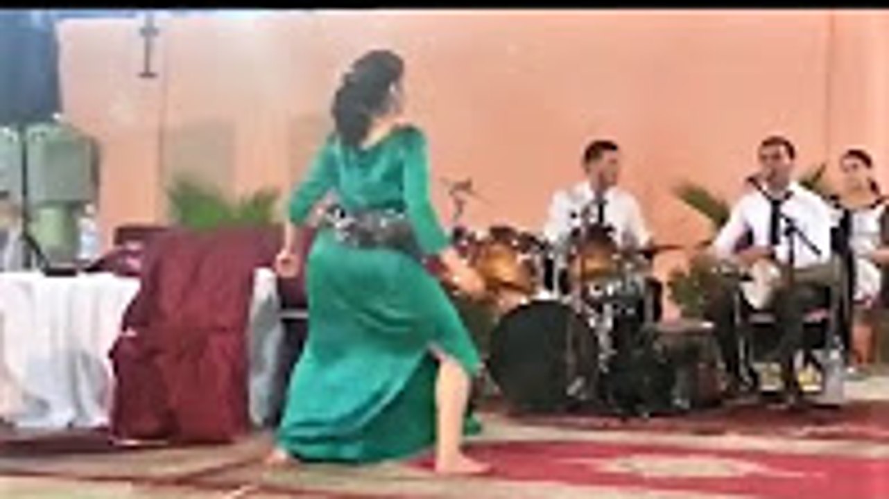 شوف هذي شيخة وشويخة اروع رقص شعبي ممكن تشوفه يجنن