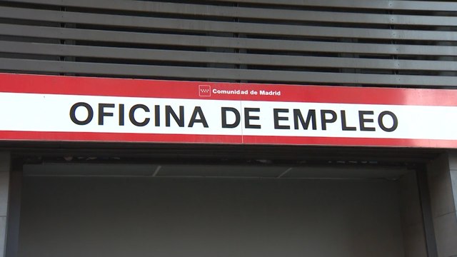 El paro registra en abril su mayor caída mensual histórica