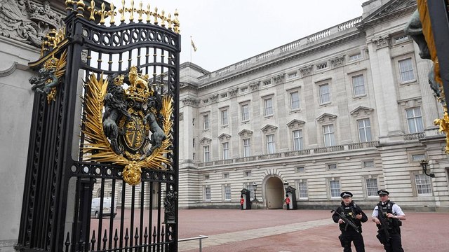 Regno Unito: tutto il personale a Buckingham Palace, non per salute coppia reale