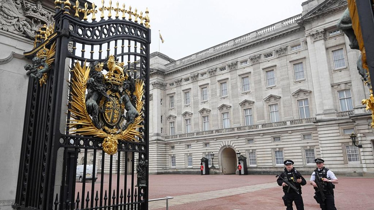Regno Unito: tutto il personale a Buckingham Palace, "non per salute coppia reale"