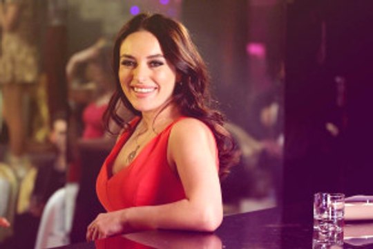 Ezgi Mola, Instagram'dan Her Şeyin Reklamını Yapan Ünlüleri Ti'ye Aldı