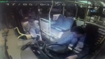 Dehşet Anları Kamerada... Otobüse Binen Kadın Şoförü Bıçakladı