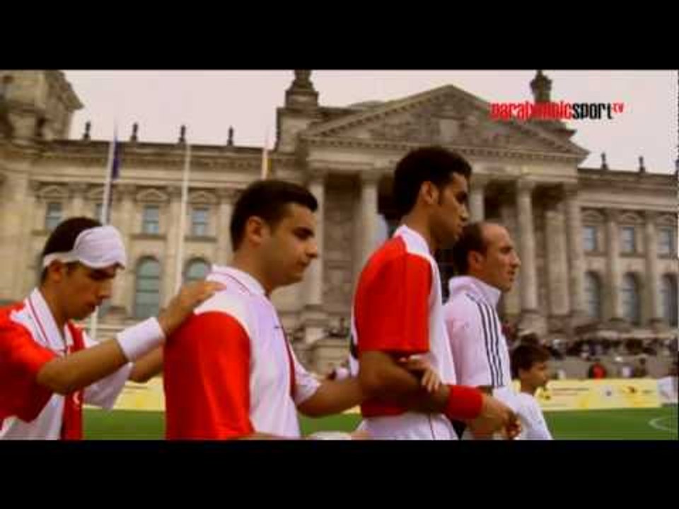 Football 5-a-side in front of the German parliament