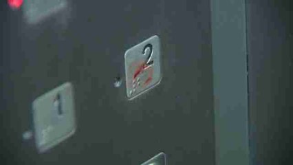 Apuñalado en su garaje para robarle la moto