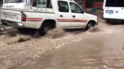Batman'da Sağanak Yağış Hayatı Olumsuz Etkiledi