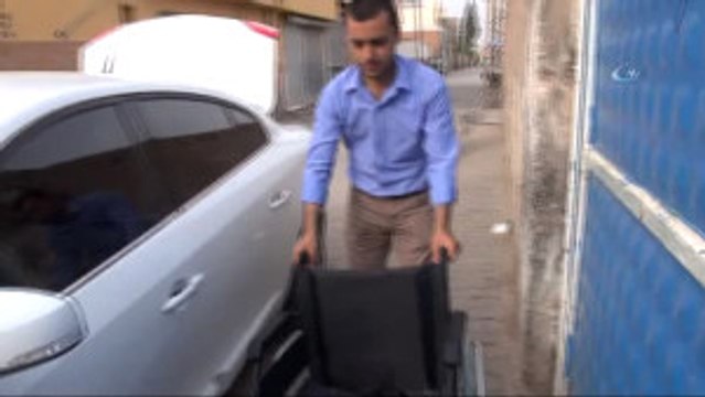 Yatalak Yaşlı Adamın Ev Hapsi Hediye Edilen Tekerlekli Sandalye ile Son Buldu