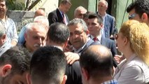 Kemal Kılıçdaroğlu Şişli Belediye Başkanı Hayri İnönü ile Birlikte Felçli Bir Hastayı Ziyaret Etti