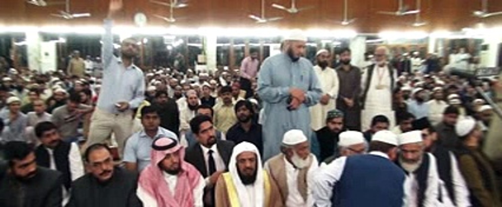 Imam e Kaaba leads Fajr prayer at Mansoora Masjid