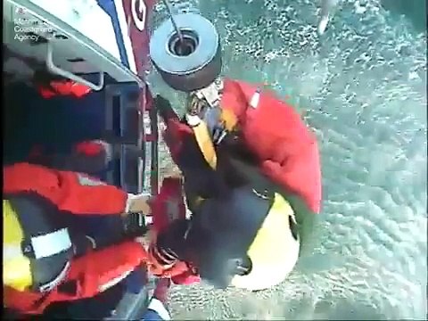 La Garde côtière sauve un surfeur perdu pendant 30 heures dans l'eau glaciale