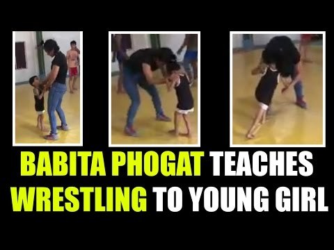 Babita Phogat teaches 3 year old niece some wrestling moves, Watch Video | Oneindia News