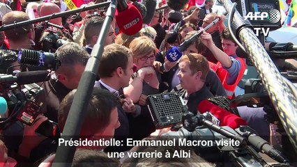 Macron vivement interpellé par des militants syndicaux à Albi