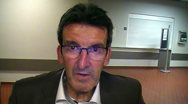 Tirage U15 Neuville - Gilles MAGAT (responsable du Tournoi)