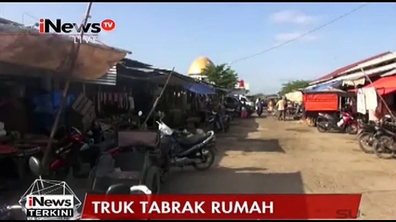 Diduga Mengantuk, Truk Ini Tabrak Rumah Warga