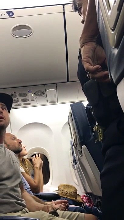Une famille virée d'un avion Delta Airlines ENCORE
