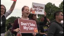 Protestas alrededor del congreso estadounidense ante la aprobación de nueva ley de salud