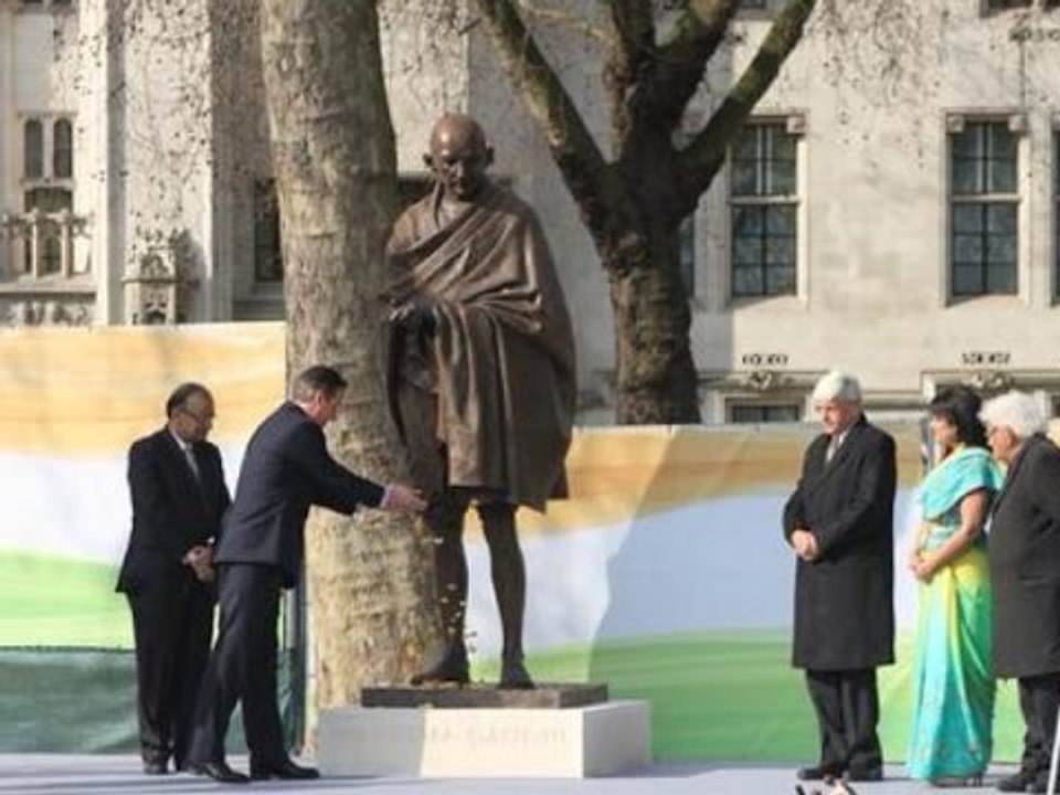 Man trying to damage Mahatma Gandhi statue in Johannesburg arrested