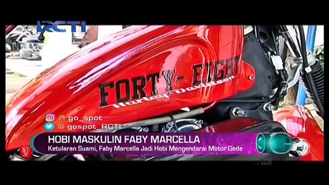 Faby Marcella Hobi Mengendarai Moge