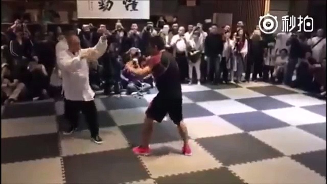 Un combattant de MMA met KO un maitre de Tai Chi en 2 secondes !