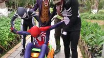 (33)_Hulk PUSH Spiderman Car FAll Into LAKE Colorful Shark Attack!!! Superheroes Children Action Movies