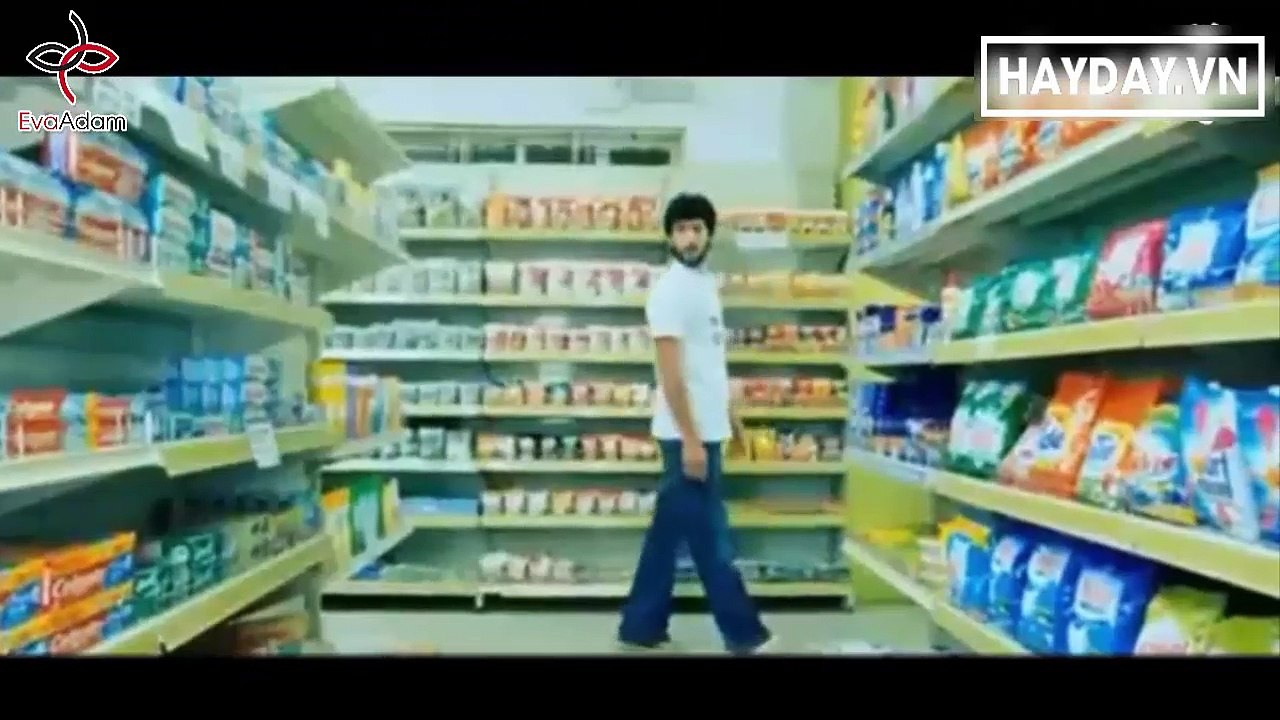 Thanh niên đi mua bao cao su bị camera soi