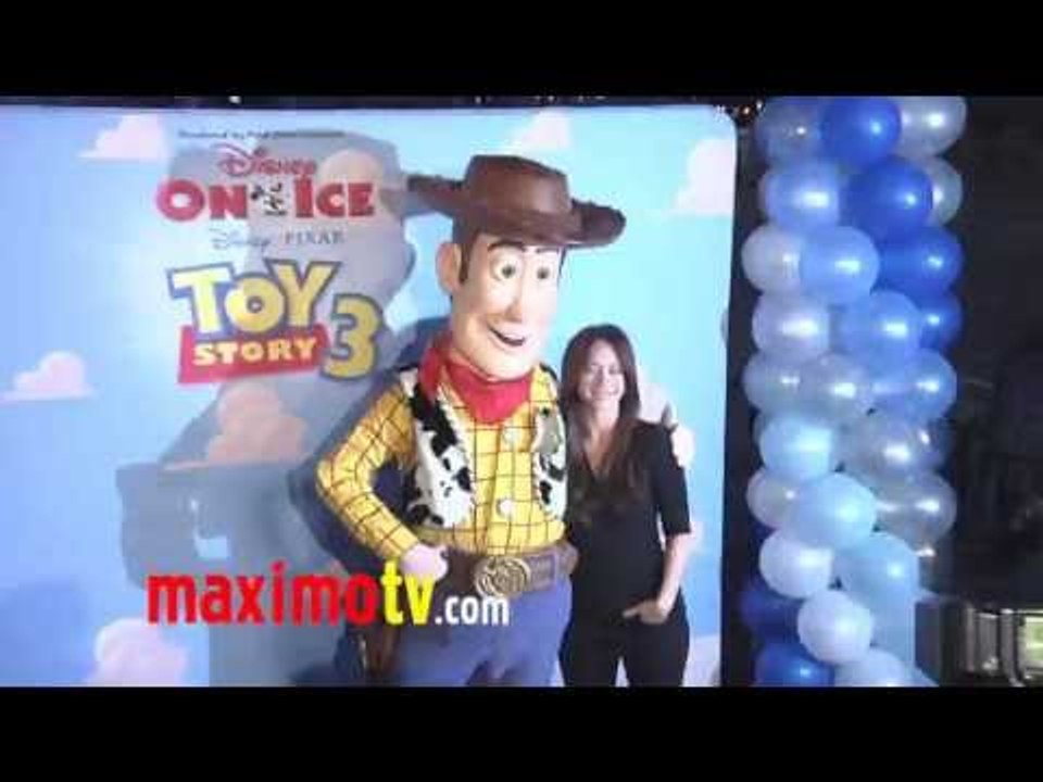 Jennifer Love Hewitt at DISNEY ON ICE Presents "Toy Story 3" Premiere Arrivals