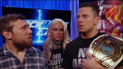 WWE SMACKDOWN 11-23-16 Nikki Bella & Carmella Backstage