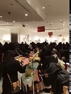 Suusi Arabistanda alışveriş izdihamı