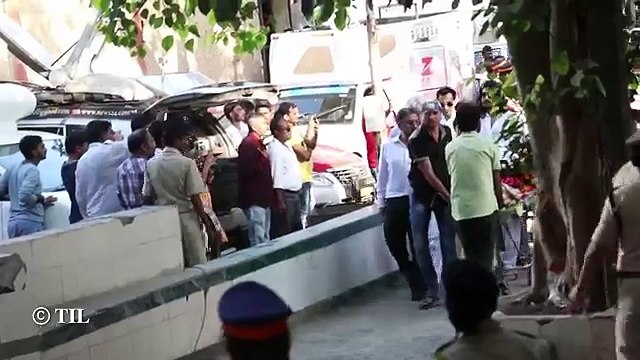 Bollywood Actors & Actress bids a tearful adieu to Superstar Vinod Khanna