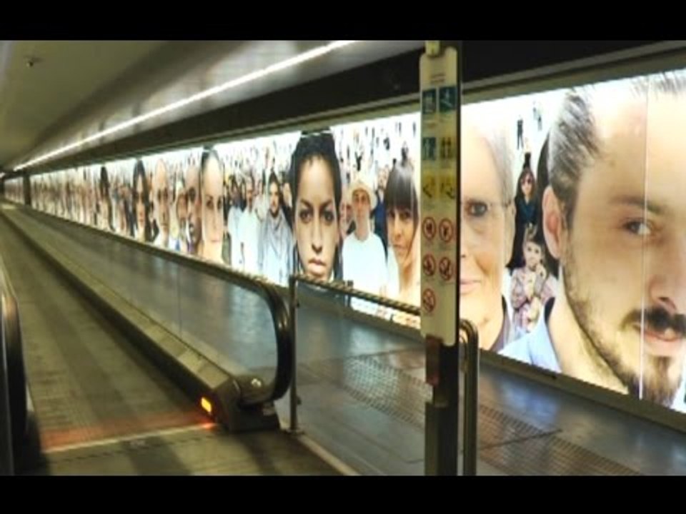 Napoli - La metropolitana inaugura l'era digitale con IGPDecaux (04.05.17)
