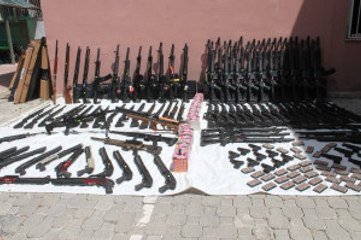 Kargoyla Gönderilen Kaçak Silahlar Operasyonla Yakalandı