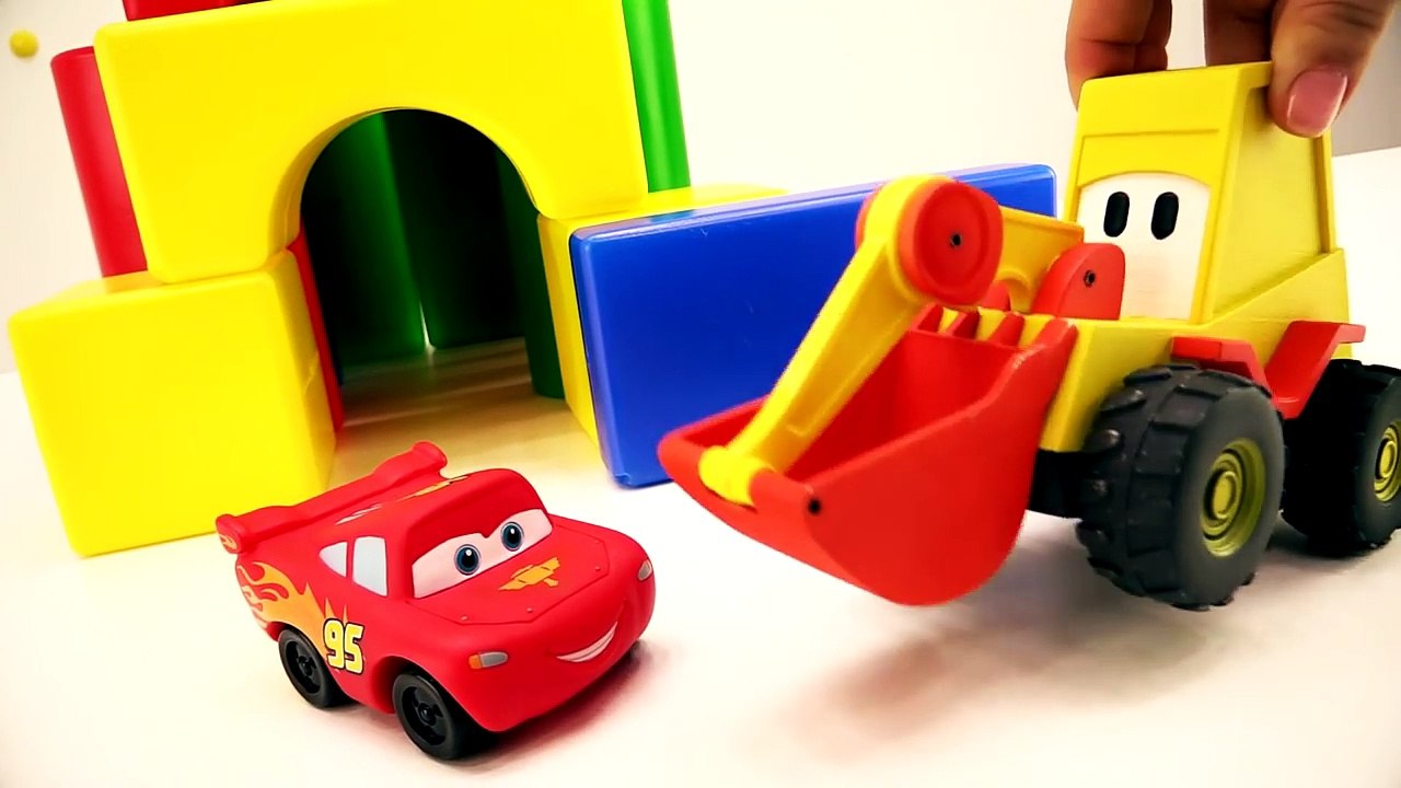 #türkçeizle. Ekskavatör Max McQueen için garaj yapıyor. #erkekçocukvideoları - YouTube