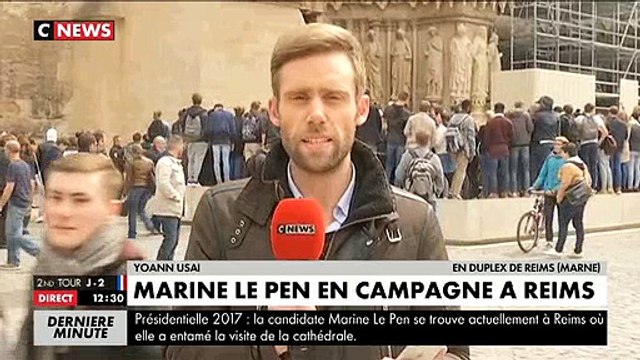 Florian Philippot chahuté par des étudiants et des militants devant la cathédrale de Reims