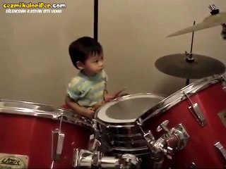 Baget Kadar Boyuyla Bateri Çalan Ufaklık