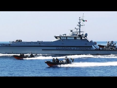 Trapani - Migranti, fermati due tunisini scafisti per professione (05.05.17)