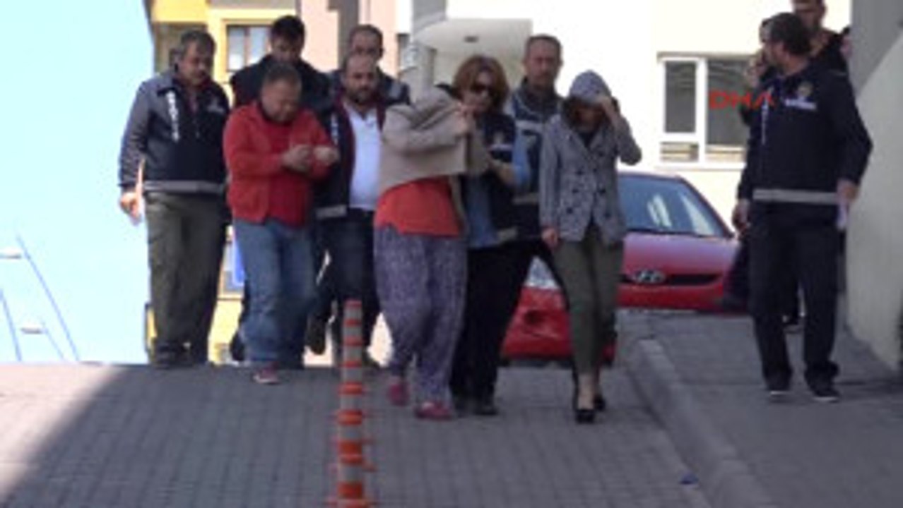 Kayseri Evlenme Vaadiyle Kandırdıkları Ailenin Altın ve Paralarını Zorla Alan 5 Kişi Yakalandı